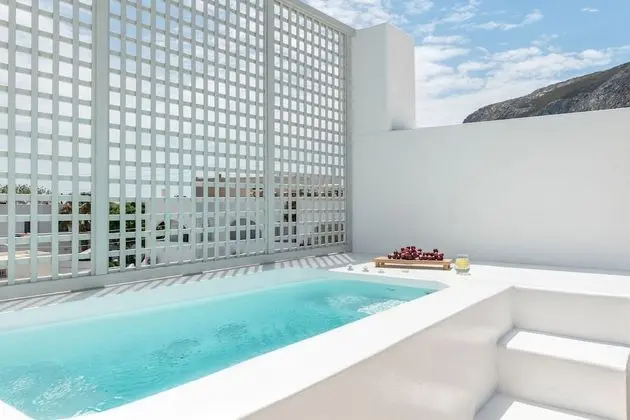 Luxury Honeymoon Suite with Outdoor Hot Tub