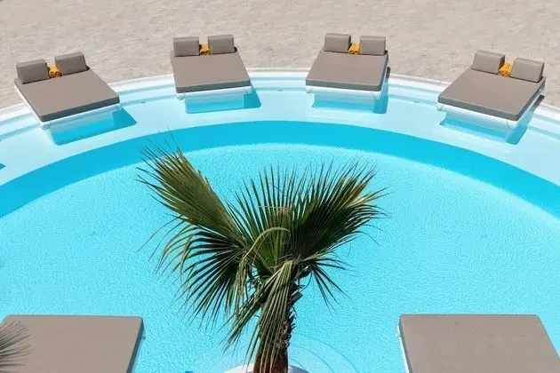 Luxury Honeymoon Suite with Outdoor Hot Tub