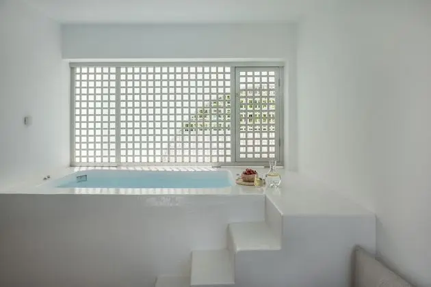 Luxury Suite with Outdoor Hot Tub