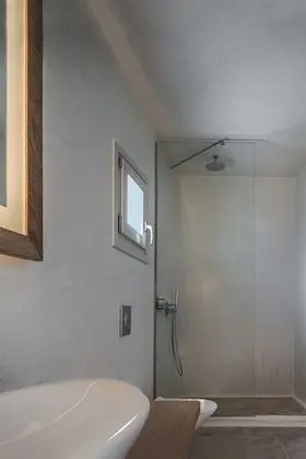 Luxury Suite with Outdoor Hot Tub