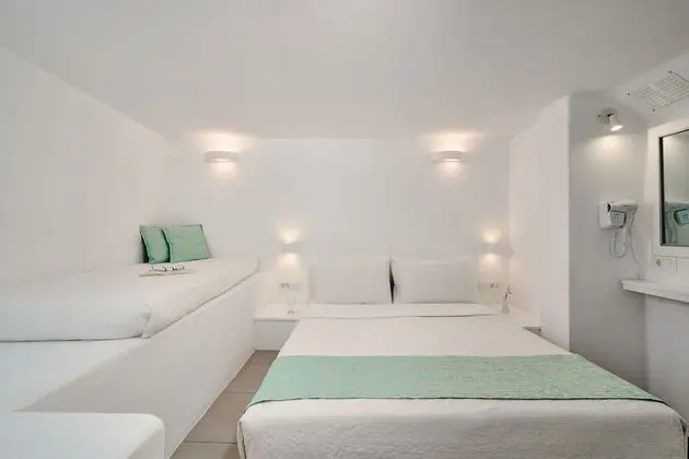 Deluxe Apartment with Indoor & Outdoor Hot Tub and Caldera View