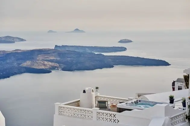 Superior Apartment | Split Level with Indoor & Outdoor Hot Tub and  Caldera View