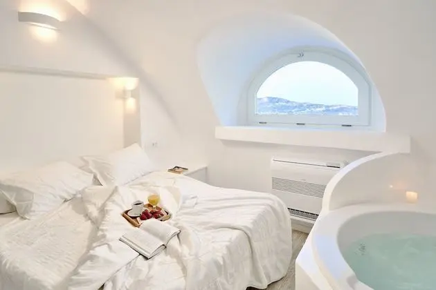 Superior Apartment | Split Level with Indoor & Outdoor Hot Tub and  Caldera View