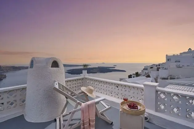 Superior Apartment | Split Level with Indoor & Outdoor Hot Tub and  Caldera View