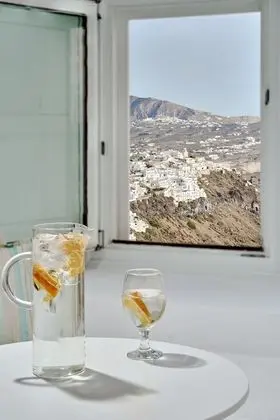 Superior Apartment | Split Level with Indoor & Outdoor Hot Tub and  Caldera View