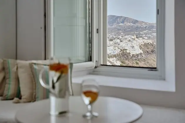Superior Apartment | Split Level with Indoor & Outdoor Hot Tub and  Caldera View