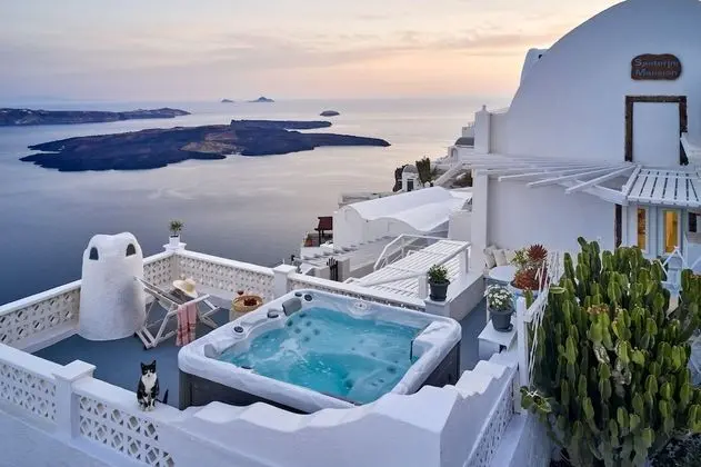 Superior Apartment | Split Level with Indoor & Outdoor Hot Tub and  Caldera View