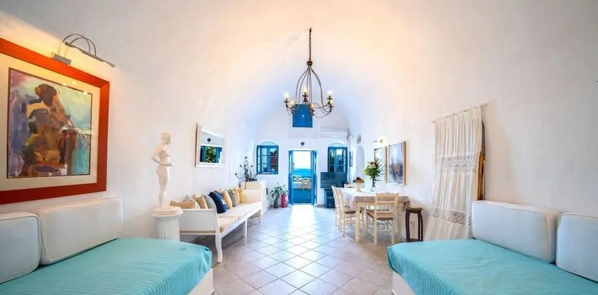 Blue & White Cave House, Outdoor Hot Tub (open Monday, Wednesday, Friday, and Sunday)