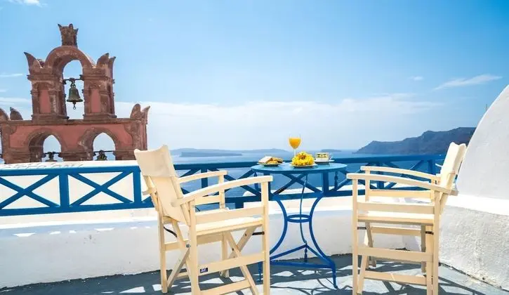 Blue & White Cave House, Outdoor Hot Tub (open Monday, Wednesday, Friday, and Sunday)