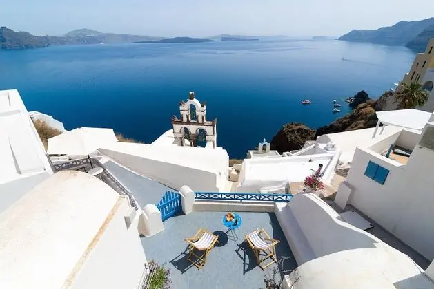 Blue & White Cave House, Outdoor Hot Tub (open Monday, Wednesday, Friday, and Sunday)