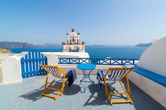 Blue & White Cave House, Outdoor Hot Tub (open Monday, Wednesday, Friday, and Sunday)