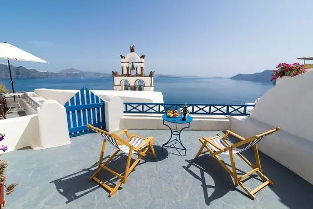 Blue & White Cave House, Outdoor Hot Tub (open Monday, Wednesday, Friday, and Sunday)