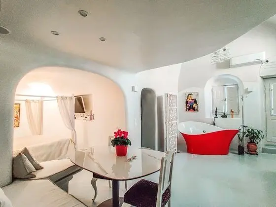 Helios Cave House, Private Outdoor Hot Tub (open Tuesday, Thursday, and Saturday)