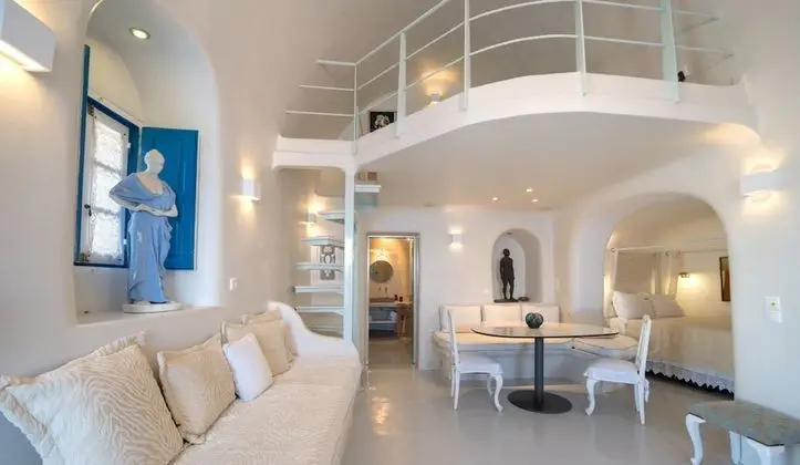 Helios Cave House, Private Outdoor Hot Tub (open Tuesday, Thursday, and Saturday)