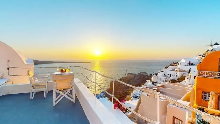 Helios Cave House, Private Outdoor Hot Tub (open Tuesday, Thursday, and Saturday)