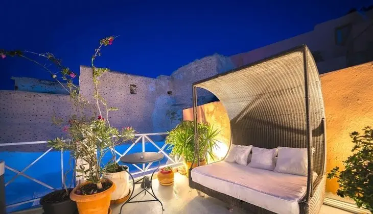 Helios Cave House, Private Outdoor Hot Tub (open Tuesday, Thursday, and Saturday)