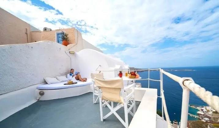 Helios Cave House, Private Outdoor Hot Tub (open Tuesday, Thursday, and Saturday)