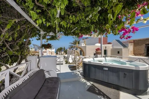 Helios Cave House, Private Outdoor Hot Tub (open Tuesday, Thursday, and Saturday)