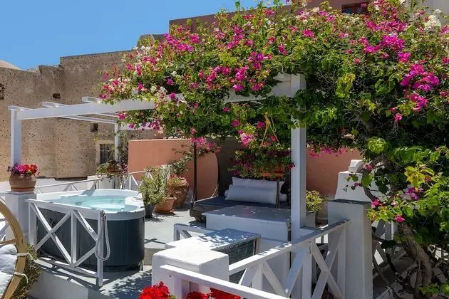 Helios Cave House, Private Outdoor Hot Tub (open Tuesday, Thursday, and Saturday)