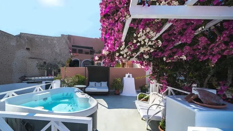 Helios Cave House, Private Outdoor Hot Tub (open Tuesday, Thursday, and Saturday)