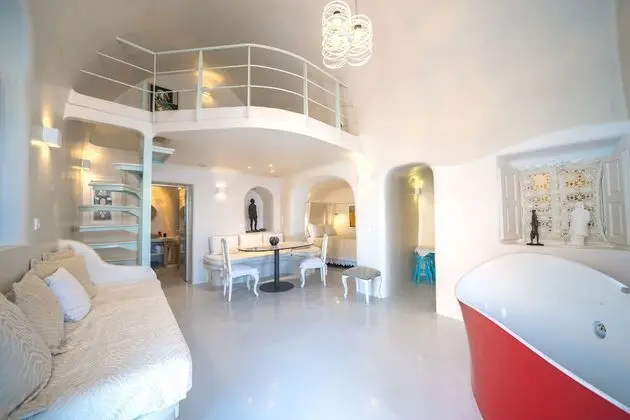 Helios Cave House, Private Outdoor Hot Tub (open Tuesday, Thursday, and Saturday)
