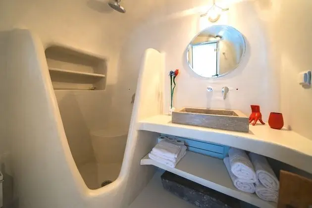Helios Cave House, Private Outdoor Hot Tub (open Tuesday, Thursday, and Saturday)