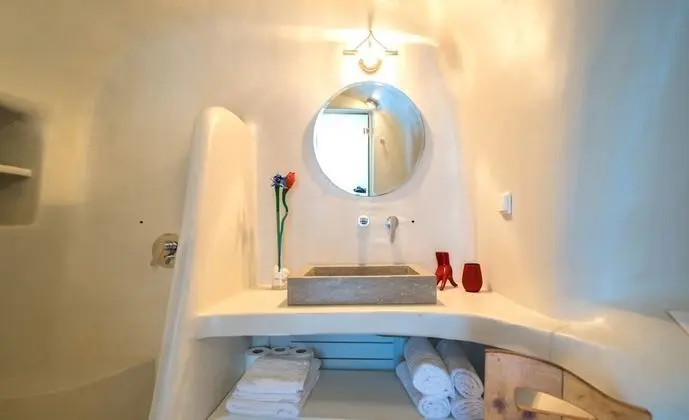 Helios Cave House, Private Outdoor Hot Tub (open Tuesday, Thursday, and Saturday)