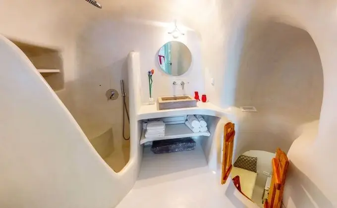 Helios Cave House, Private Outdoor Hot Tub (open Tuesday, Thursday, and Saturday)