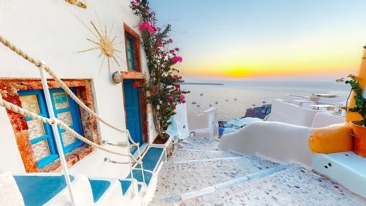 Helios Cave House, Private Outdoor Hot Tub (open Tuesday, Thursday, and Saturday)