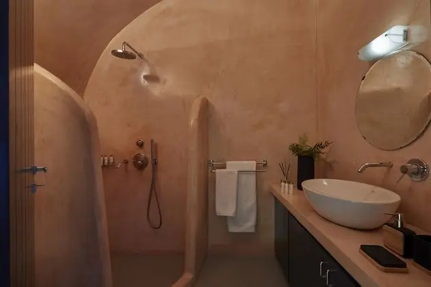 Grand Honeymoon villa with hot tub and caldera view