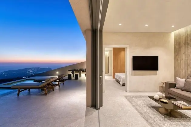 The Master Villa with Infinity Pool, Hot Tub and Sea View