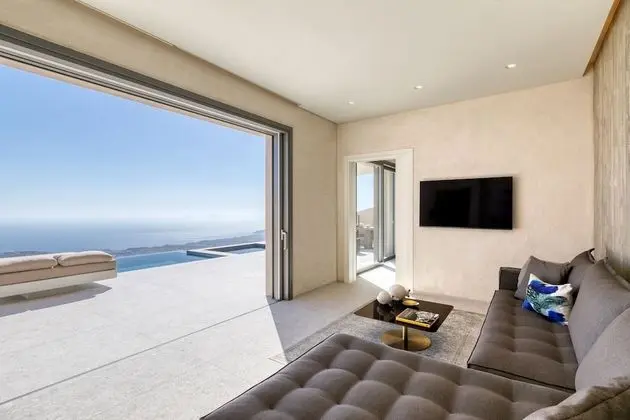 The Master Villa with Infinity Pool, Hot Tub and Sea View