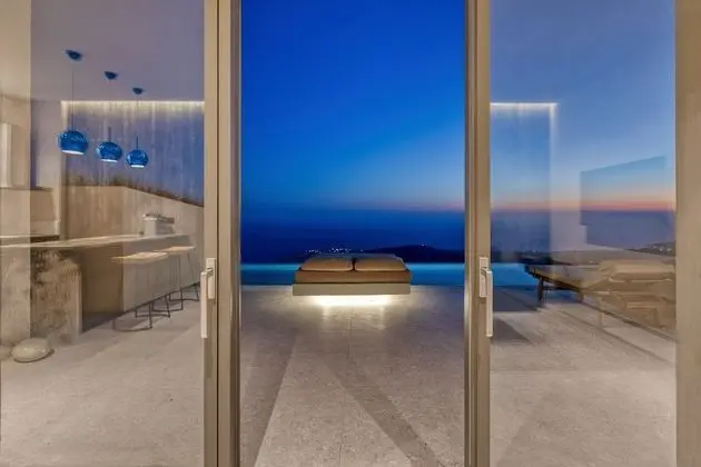 The Master Villa with Infinity Pool, Hot Tub and Sea View