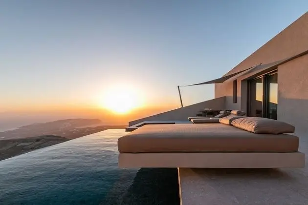 The Master Villa with Infinity Pool, Hot Tub and Sea View