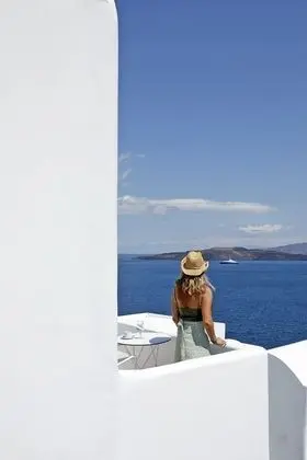 Superior Oda, Balkon, Deniz Manzaralı (Partial Caldera View)