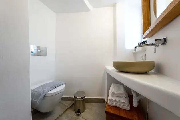 Cave Suite with Plunge Pool & Caldera View