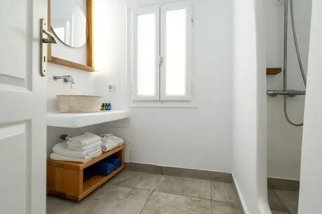 Deluxe Suite with Hot Tub & Caldera View