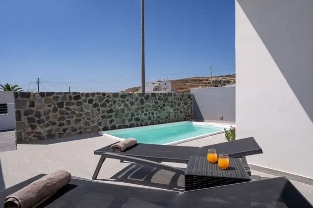 Pool suite