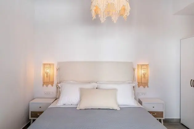 Pool suite