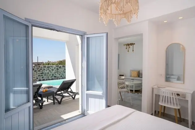 Pool suite