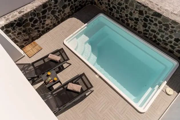 Pool suite