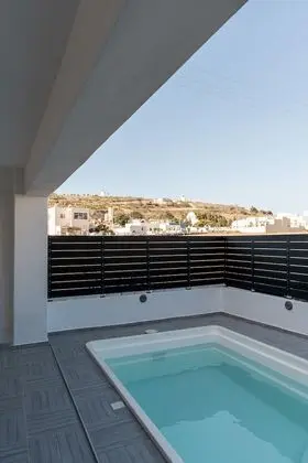 Pool suite