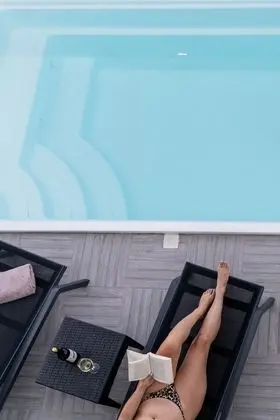 Pool suite