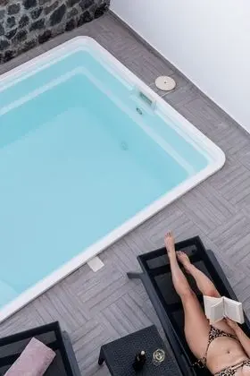 Pool suite