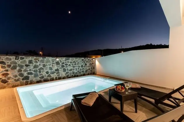 Pool suite