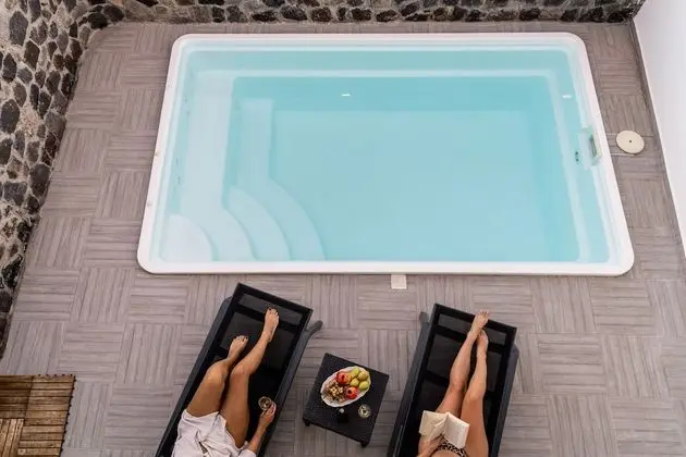 Pool suite