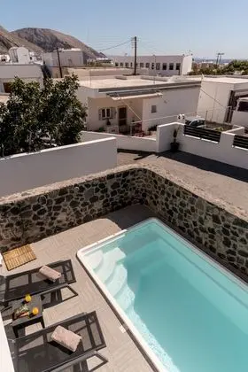 Pool suite