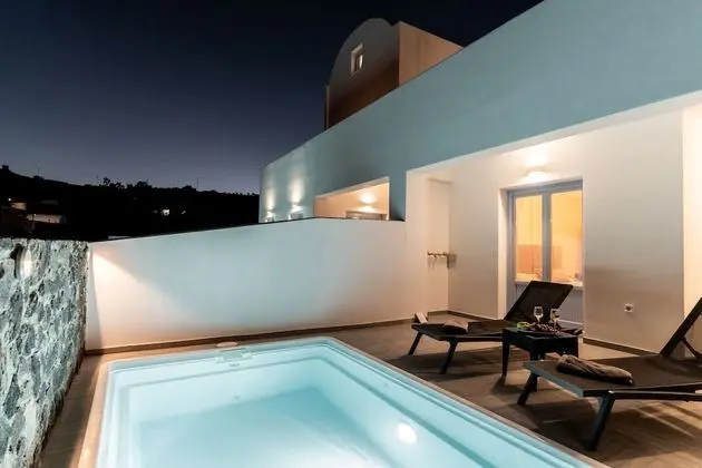 Pool suite