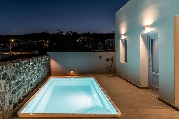 Pool suite