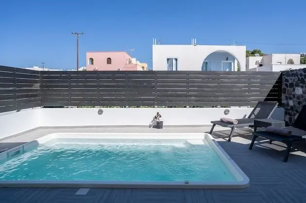Pool suite